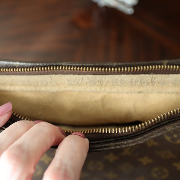 LV Vintage Monogram Looping Purse GM Date - Picture 17 of 17